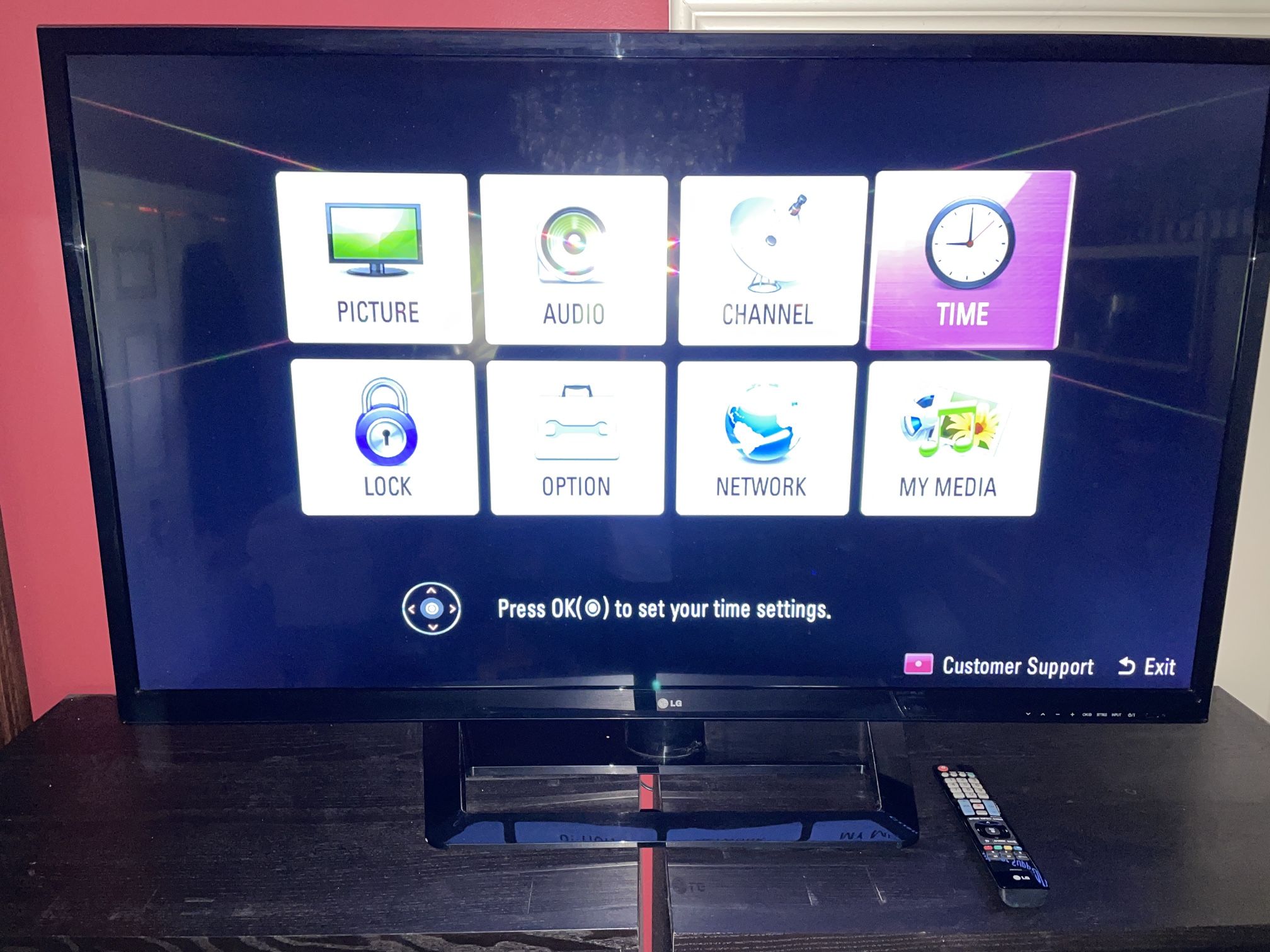 LG 55" inches TV - 1080p with Remote