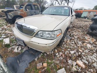 2003 LINCOLN TOWN CAR FOR PARTS ONLY