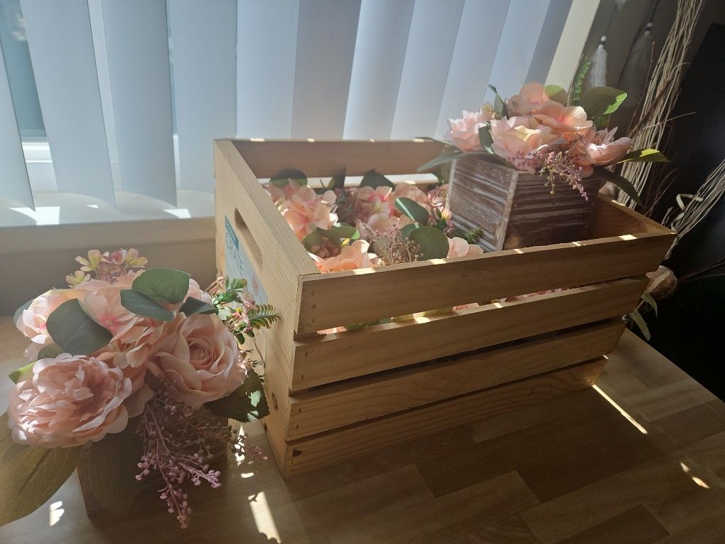 (8) Flower Arrangement with Wooden Vase 8" Artificial Flowers