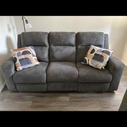 Reclining couch and loveseat