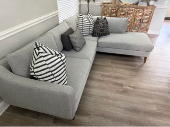 Light gray sectional sofa set