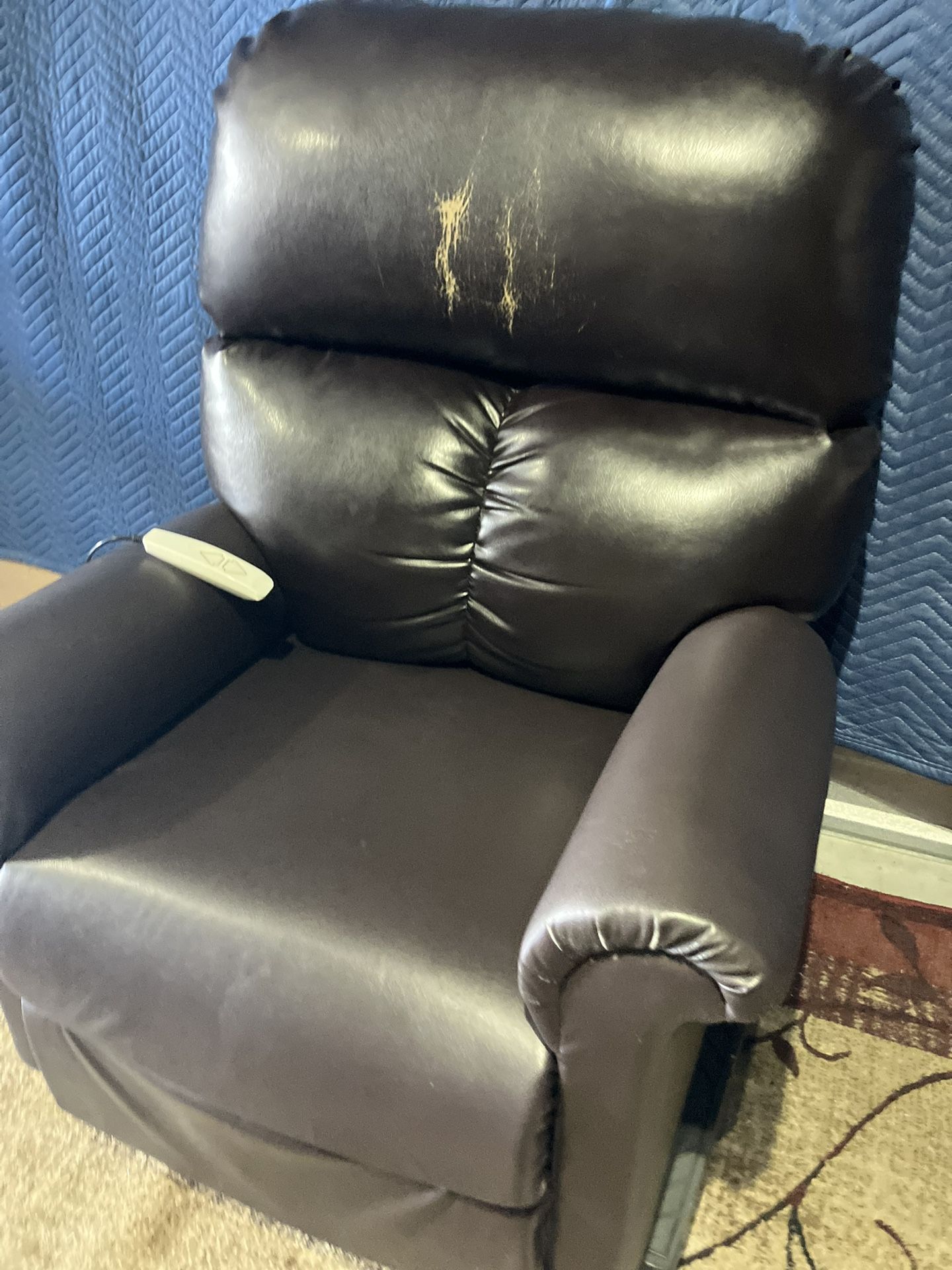 DARK BROWN LEATHER ELECTRIC RECLINER (DELIVERY AVAILABLE