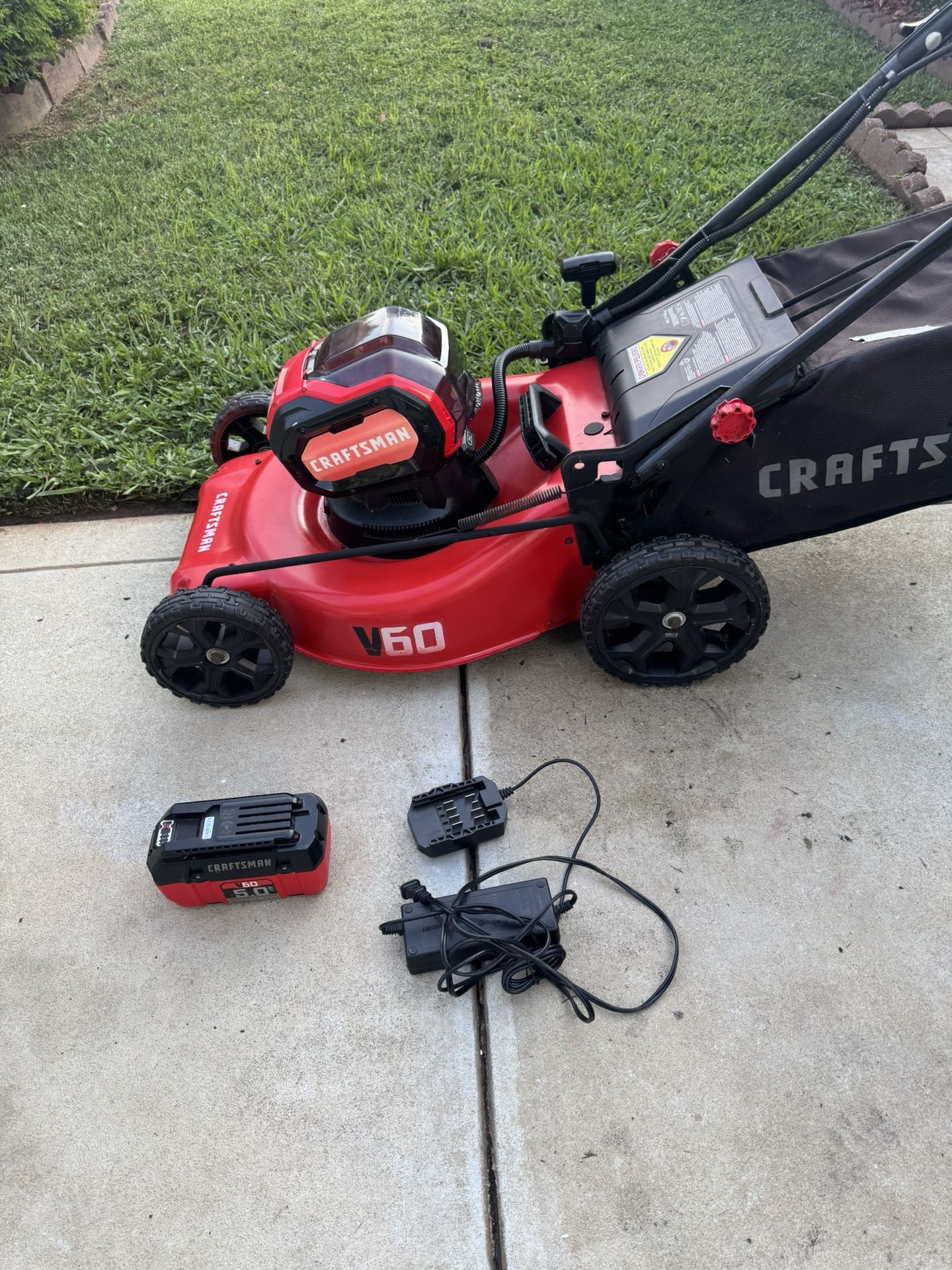 CRAFTSMAN V60 in Battery push Mower 21”cut w/ bag GOOD battery
