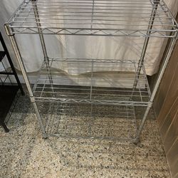 4 tier Storage Shelf unit 51.5”H x 13.5”W Soporte de almacenamiento con cesta y estantes