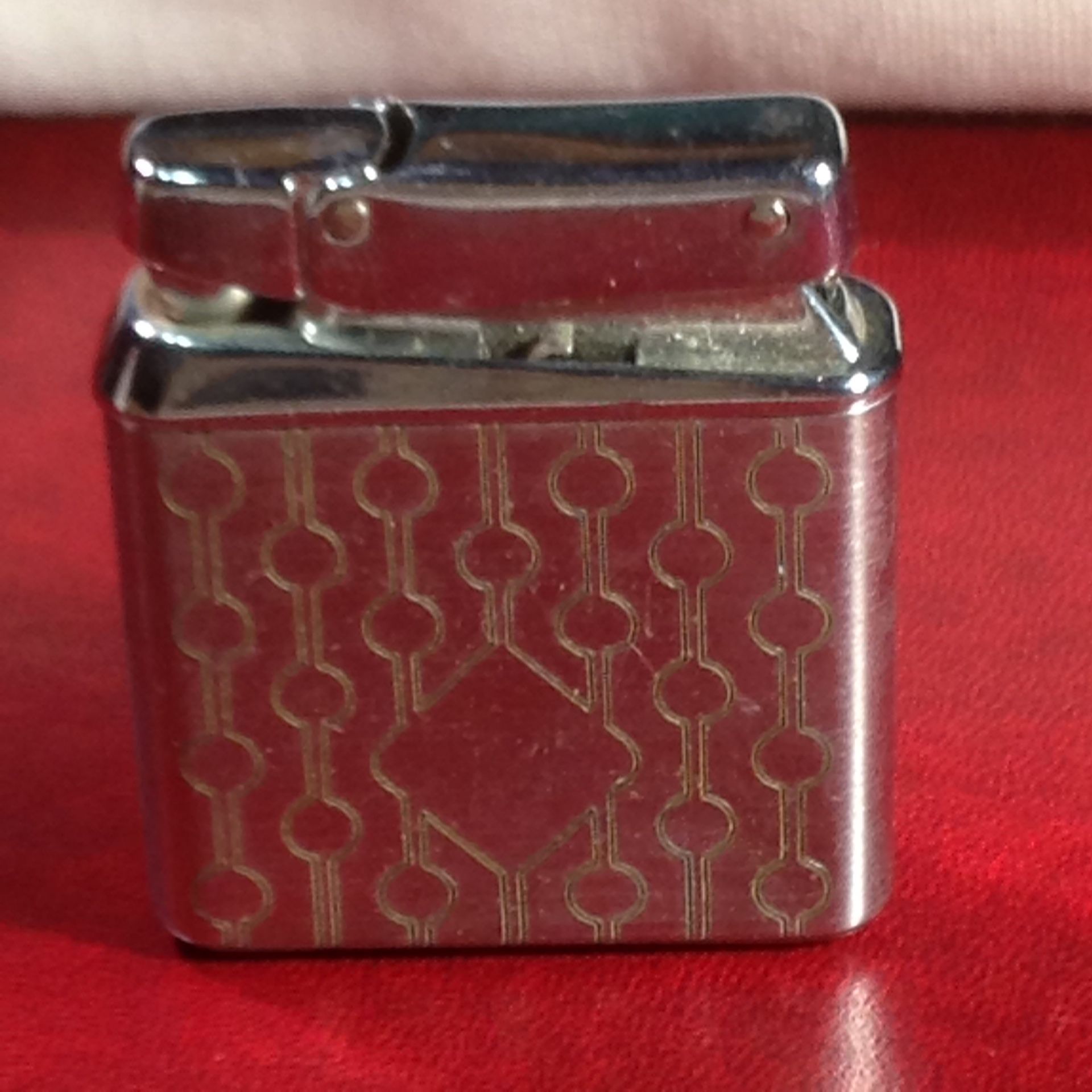 VINTAGE KREISLER BUTANE STEEL LIGHTER ,MADE IN USA STILL SPARKS , NON TESTED