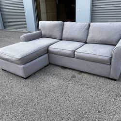 Beautiful Gray Sectional Couch with Reversible Chaise! 🚚 ***Free Delivery***   