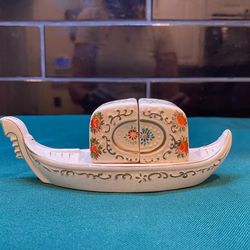 Vintage and unique! 3 piece ceramic Gondola salt and pepper shakers