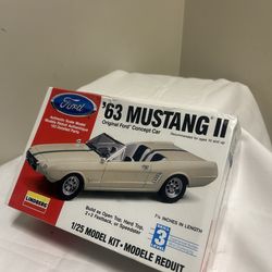 *SEALED* Lindberg 1963 Ford Mustang II (1/25 Scale) Original Ford Concept Car