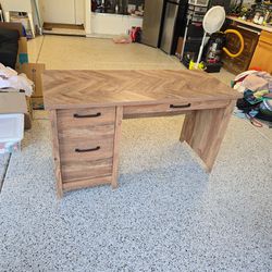 Desk - Wood Look - Excellent Condition
