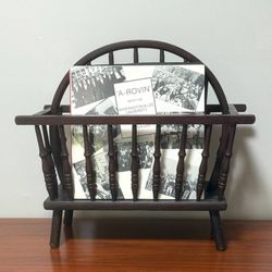 Vintage Wagon Wheel Spindle Magazine Holder Stand