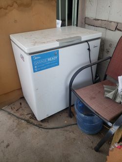 Hielera Electrica. Marca Midea