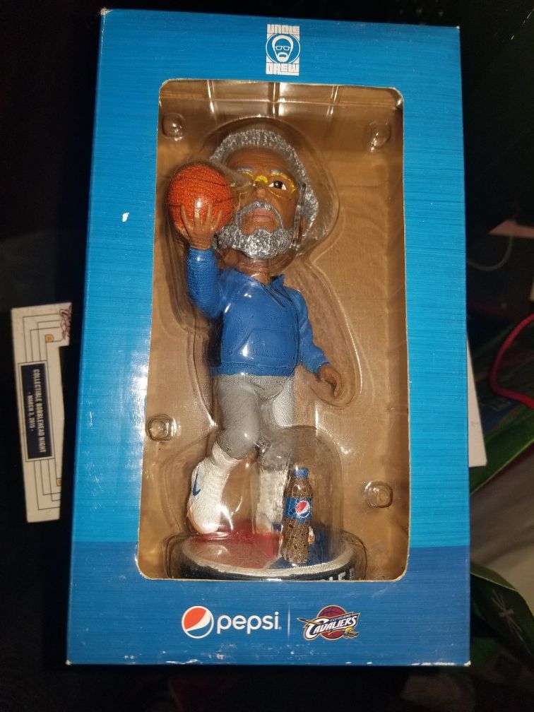 Kyrie Irving RARE one night giveaway Uncle Drew Pepsi bobblehead