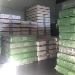 ⚜️NEW QUEEN SIZE MATTRESS W . BOXSPRING INCLUDED ⚜️  COMFORT : SEMI FIRM ✔️  🚚💨 DELIVERY OPTION AVAILABLE🚚