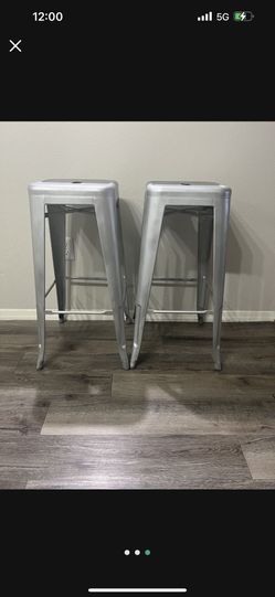 2 Barstools