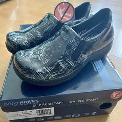 New Women’s Work Shoes Size 6.5 Slip and Oil Resistant
