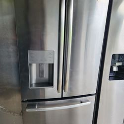 3-door refrigerator, 33 cm wide by 68.5 cm high and 29 cm deep, in good condition, 3-month warranty