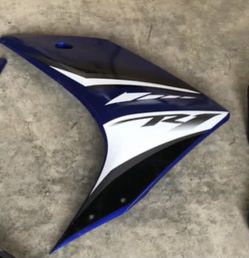 2007-2008 yamaha R1 OEM left quarter fairing be in great Condition and no scratches.