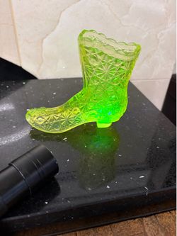 Fenton Vaseline Glass Daisy and Button Pattern Boot