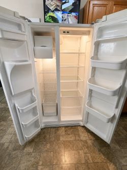 Frigidaire Side-by-Side Refrigerator – Clean & Works Great