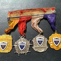 4 Medallas De Colegio Champagnat-cuba-legion De Honor-asistencia
