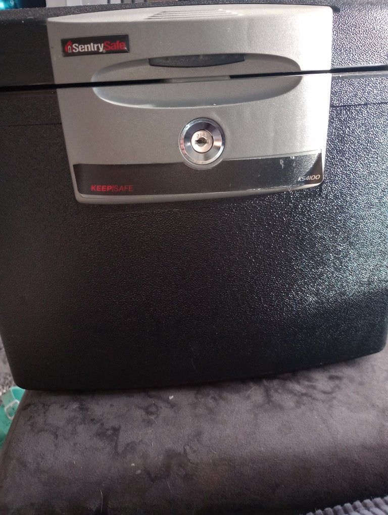 Sentry Safe Keep Safe KS4100 w/ Key