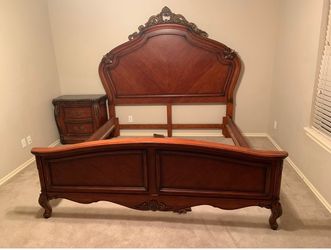 Very pretty furniture 4 pieces