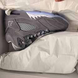 Jordan retro 5 (wolf grey) sz 8.5 brand new!