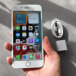 iPhone 7 Plus - UNLOCKED - Like New 