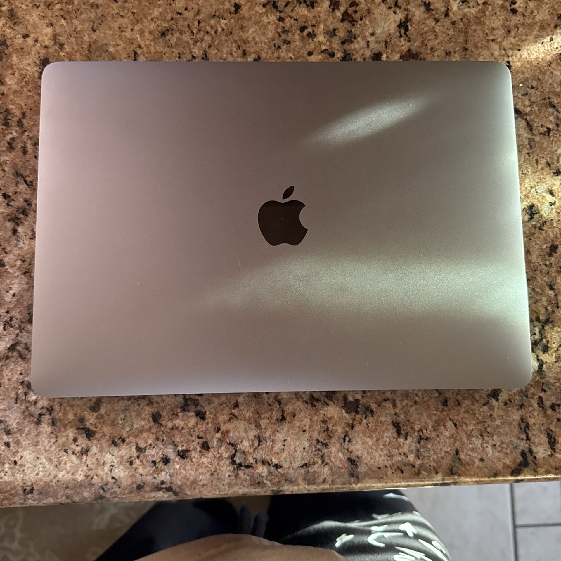 2022 M2 MacBook Pro (13in)
