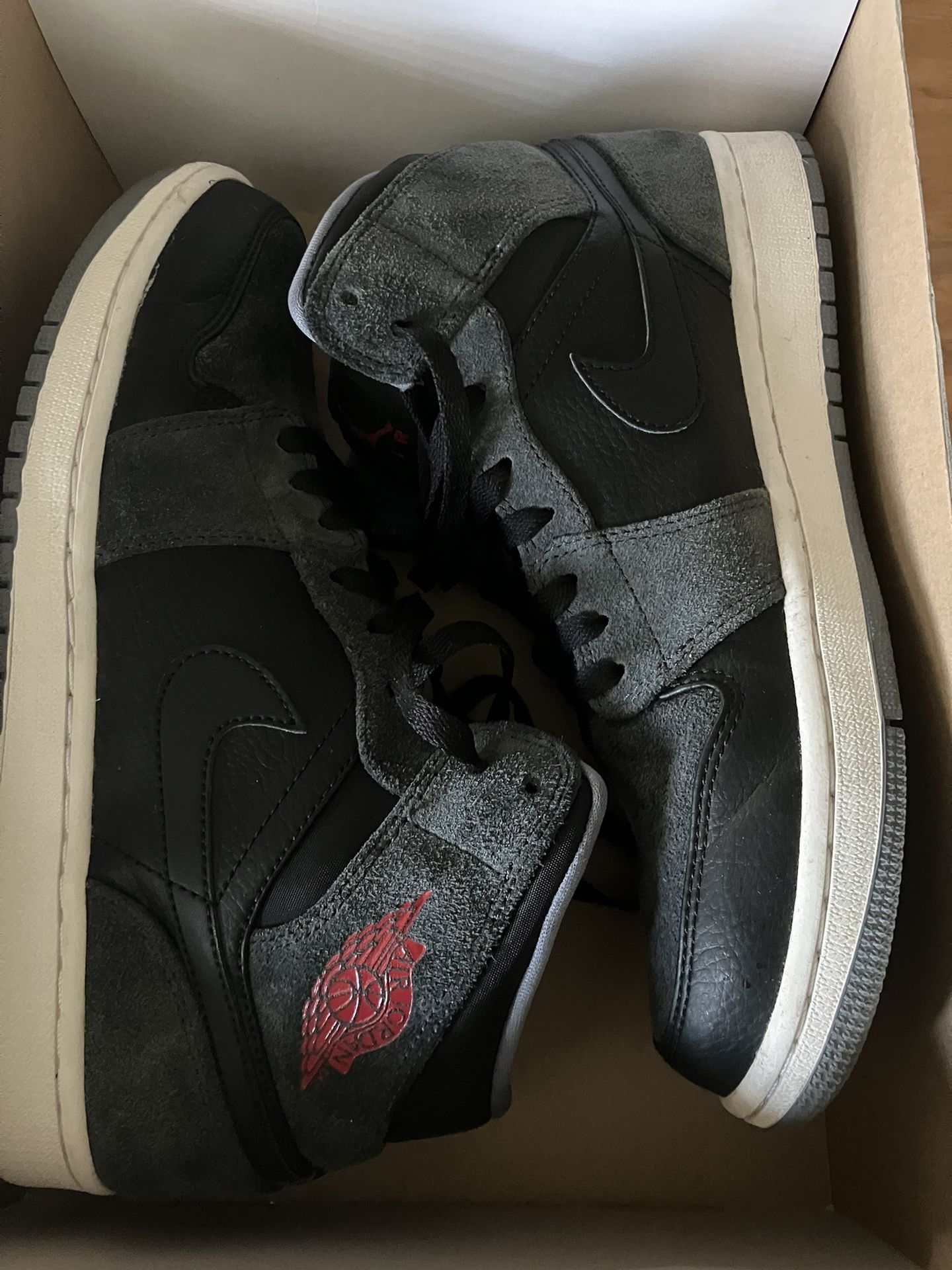 Jordan Mid Black Gym Red Anthracite Sz M