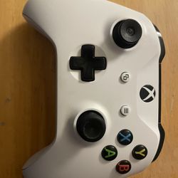 White Xbox 360 controller