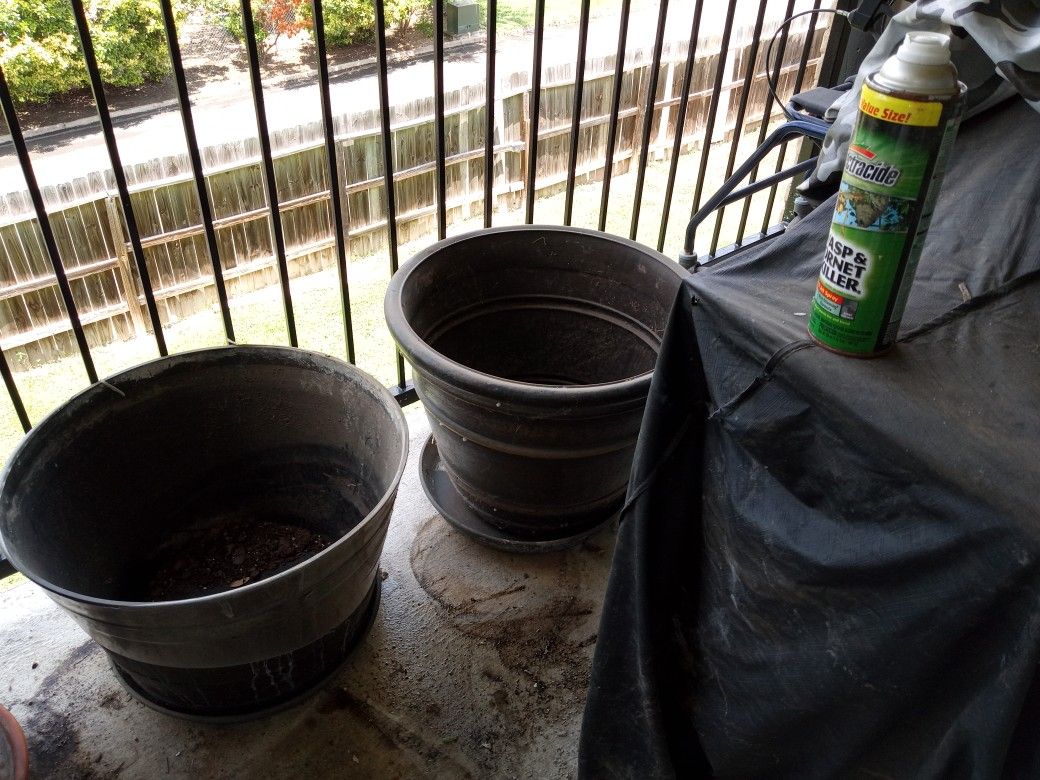 Large Plant Pots With Water Retention Plates