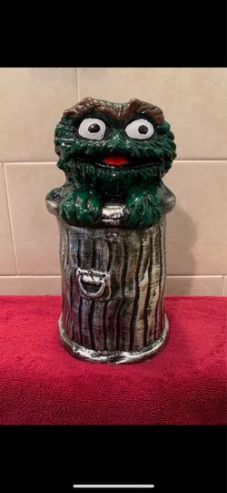 Oscar the Grouch statue
