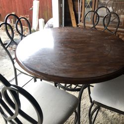 Dinette set with new cloth on chairs