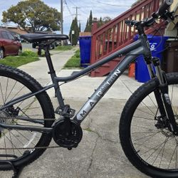 Marin wildcat Trail 1 Mountain Bike 
Small Size 27.5 inch Tires 
Excellent Condition Ready to Ride 