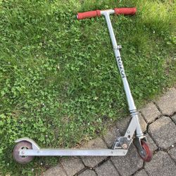Razor Scooter Adjustable Handles Folds Up