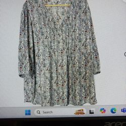 Rose & Olive Women’s V Neck Tunic Top W/Front Tucks 3/4 Sleeves Sz-1X Gray/White Floral 