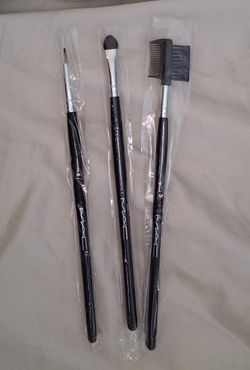 Brand new 3 full size MAC makeup brushes