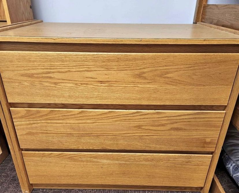 Oak Dressers And Bookshelves 