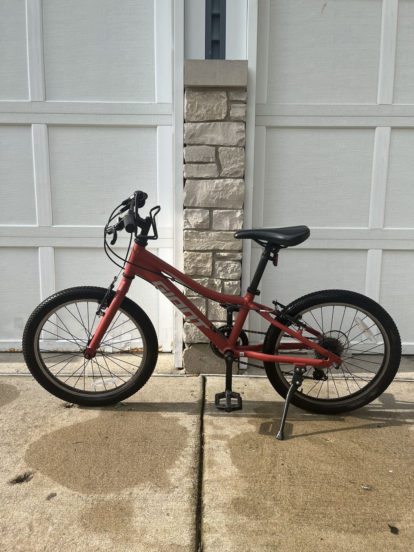 Giant XTC Jr 20 Lite Kids Trail Bike in Red Clay