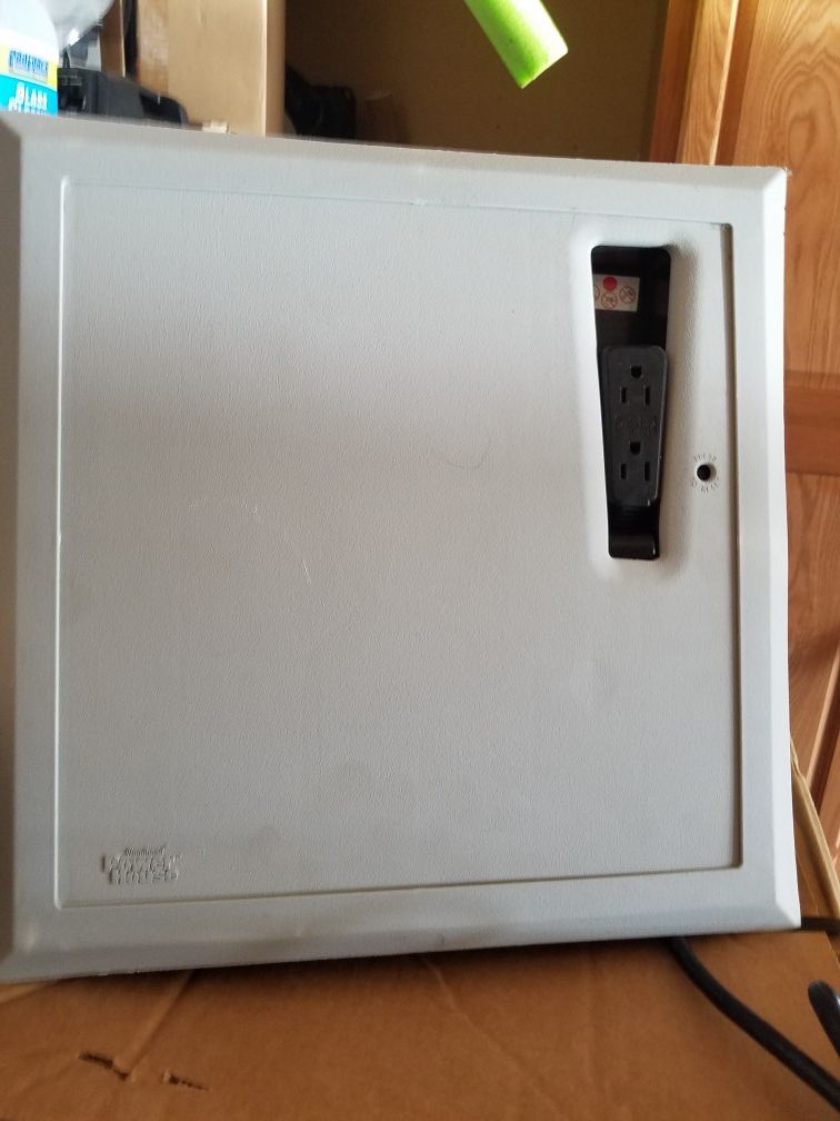 Woodhead Powerhouse Retractable Outlet 25' BRAND NEW