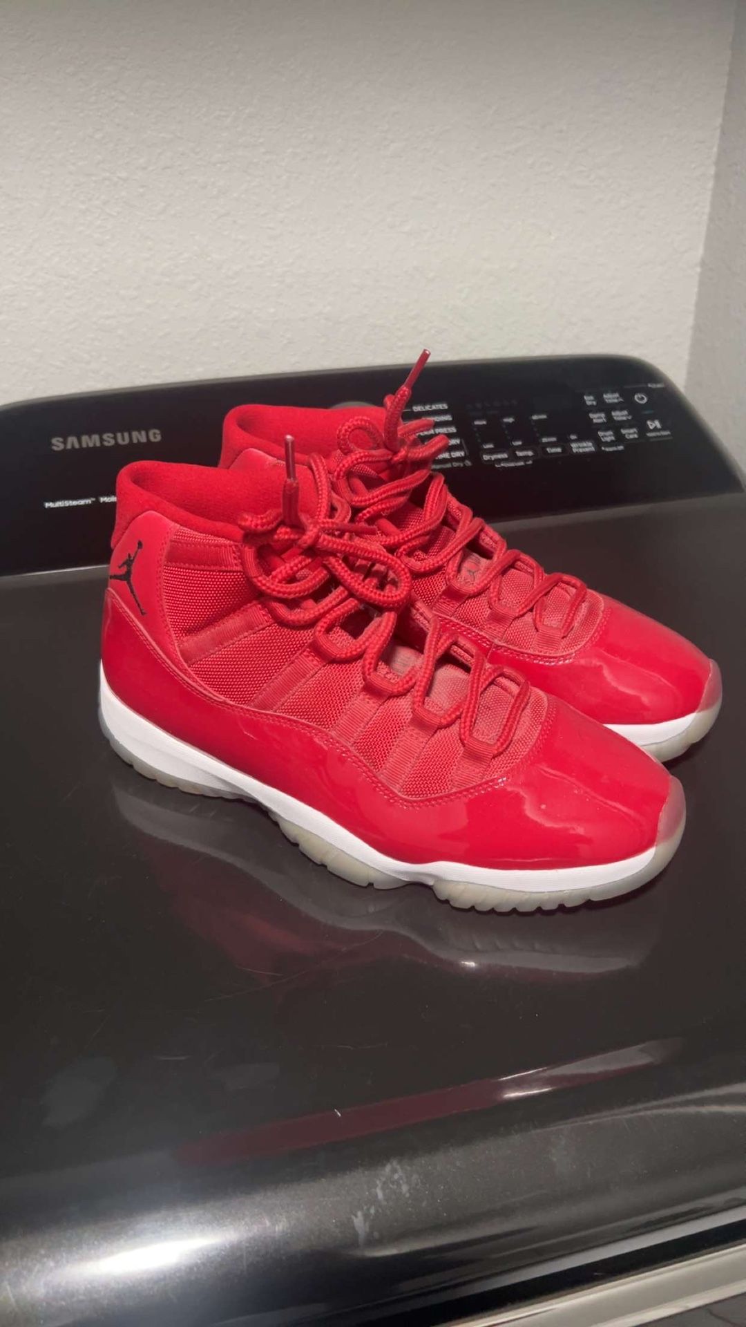 Jordan 11s Red