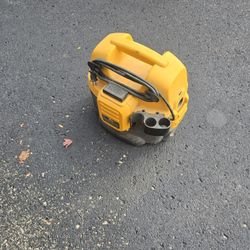 Dewalt 2 Gal Vacuum 