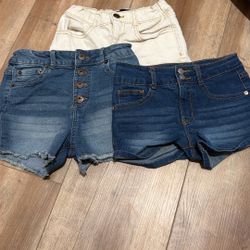 1 Size 6 And The Other 2 Size 7 $4.00 All Of Them