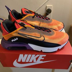 Nike Air Max 2090. Orange. Size: 10.5