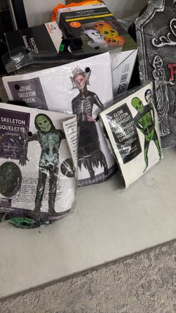 3 Family Customes Skeleton