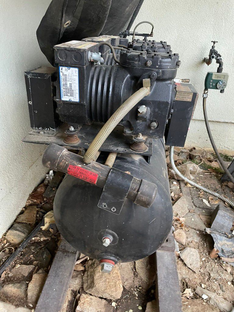 Master Airbrush Compressor (like New) PRICE IS NOT NEGOTIABLE for Sale in  Palmdale, CA - OfferUp