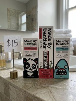 Kid toothbrush / toothpaste bundle