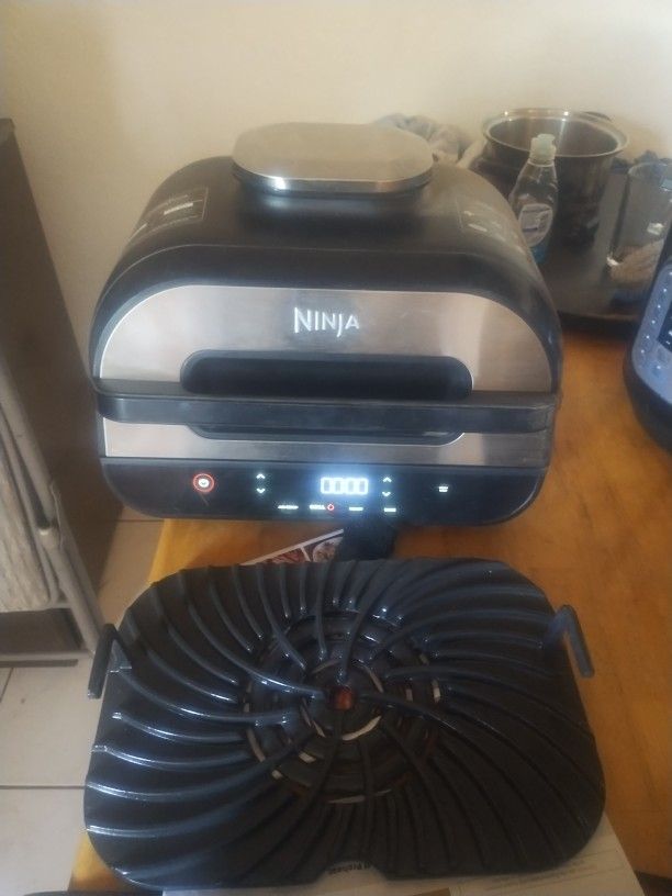 Ninja Foodi Smart XL Grill And Air Fryer AG551ME Black And Stainless Steel 3.8L