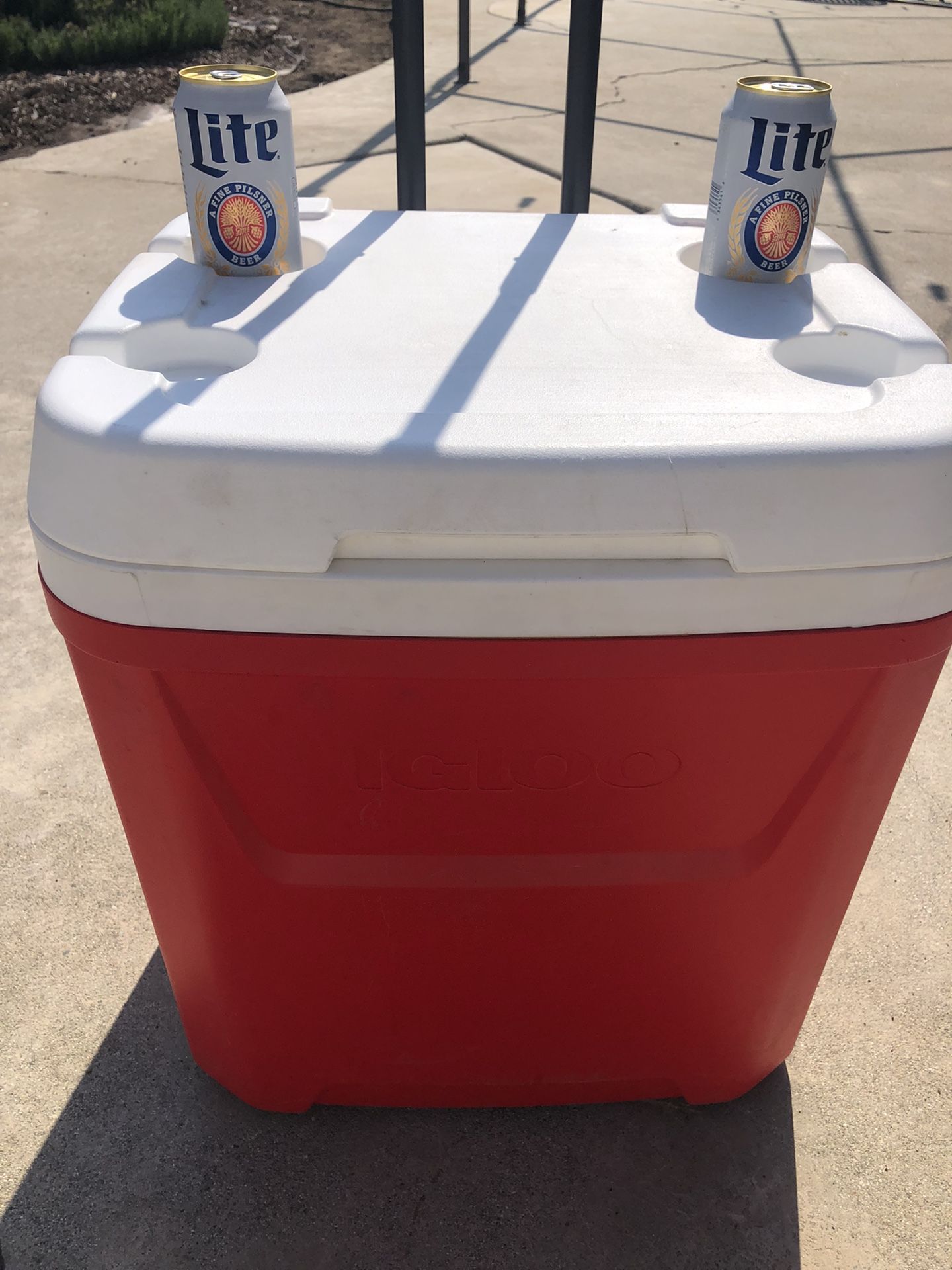 Large Igloo Cooler.